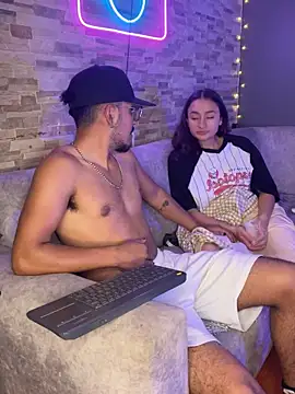 Noa_N_Luxy live sex cam