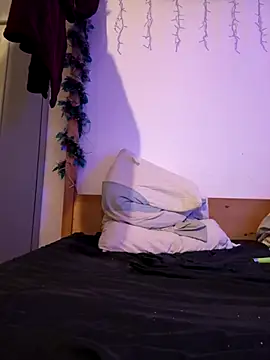 Hugo34bg live sex cam