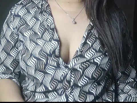 Saira_Hotty's cam snapshot