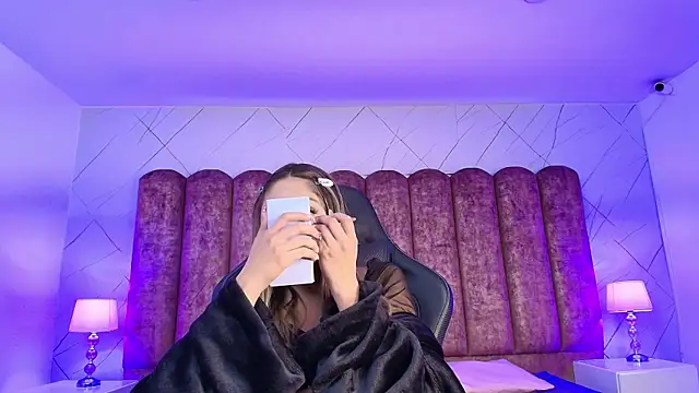 Victoria_Adams14's cam snapshot