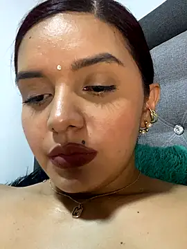 Melanyprada live sex cam
