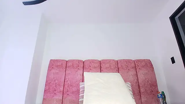 emmacurvy live sex cam