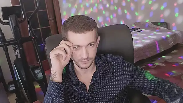 333Alone_in_theDark777's cam snapshot