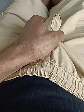 Hornyucum4me live sex cam