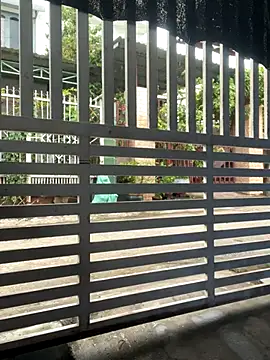 BigAssBee live sex cam