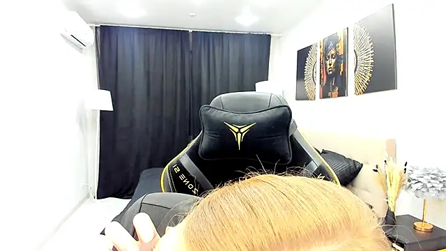Strawberrye live sex cam