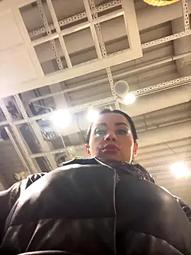 CrazzyChicks live sex cam