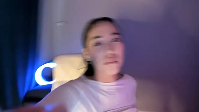 akura011 live sex cam