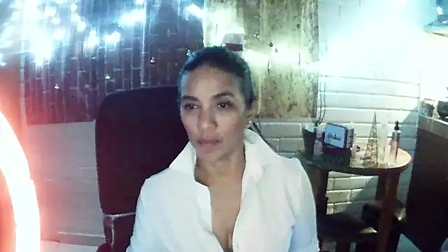 MiiaVelasquez live sex cam