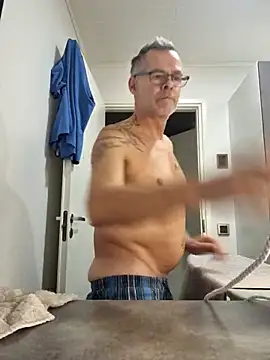 DarrenSullivanSlut live sex cam