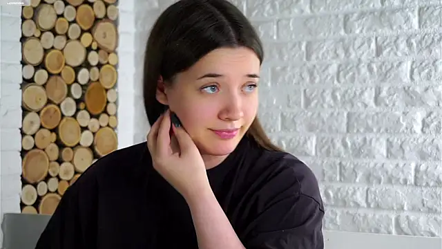 LowOncoming live sex cam