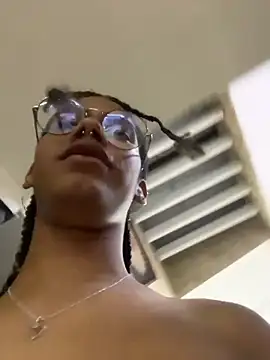 Maxim-Walker live sex cam