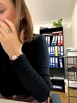 Hii_Lolla live sex cam