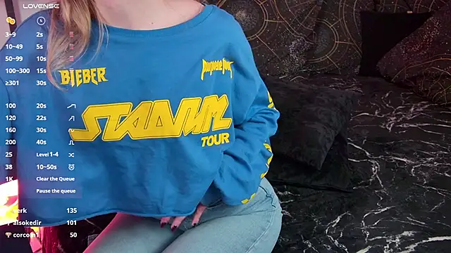 LuxRayi's cam snapshot