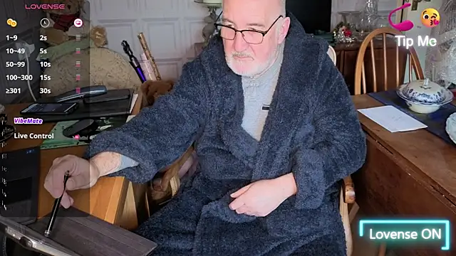 Adamdaddybear live sex cam