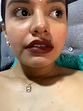 Melanyprada live sex cam