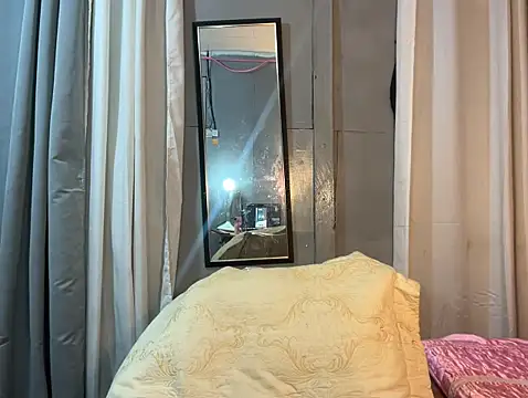 Delicate_Savannah live sex cam