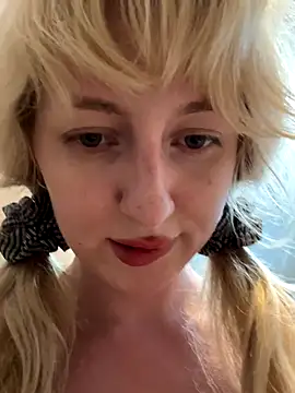 RonnieKiss live sex cam