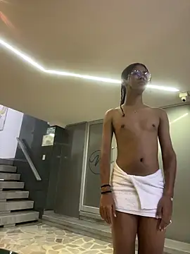 Maxim-Walker live sex cam