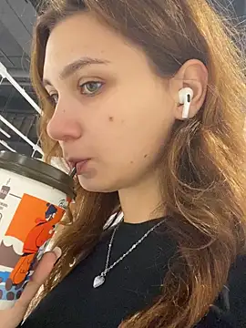 QuitieLia live sex cam