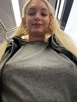 Milkyy_wway's cam snapshot