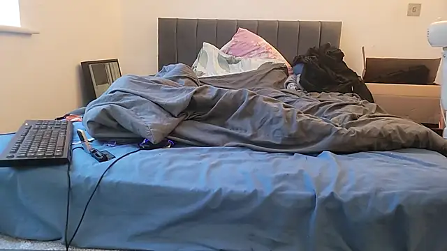 uk-bobbie-uk live sex cam