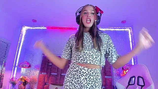 KylieVictoria live sex cam