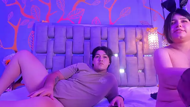 EmilyANDrew_ live sex cam