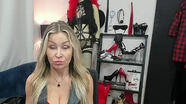 crystaLUX live sex cam