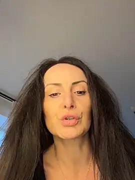 AnnaMaria- live sex cam