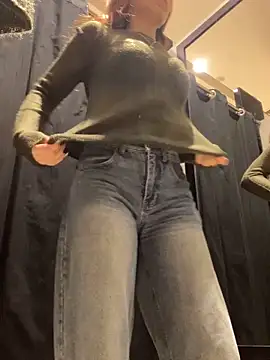 QuitieLia live sex cam