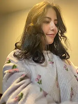 sukhakunis1 live sex cam