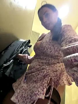 CrazzyChicks live sex cam