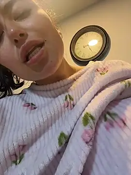 sukhakunis1 live sex cam