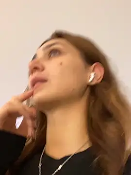 QuitieLia live sex cam