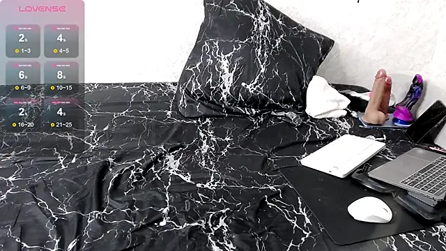 Kitten-Meow live sex cam