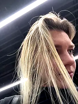 ValenciaShock live sex cam