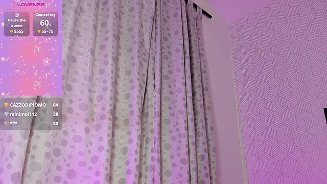 Selena_fox7 live sex cam