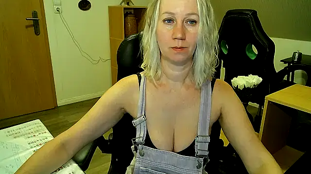 koralchi's cam snapshot