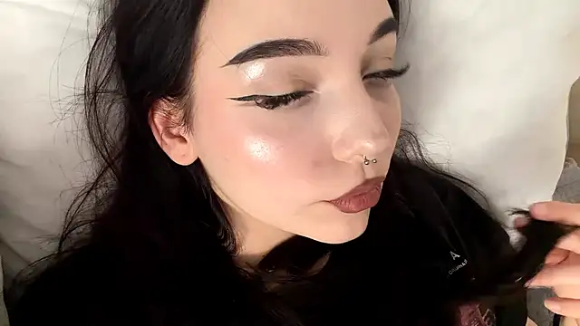 WhiteNoiseJoy's cam snapshot