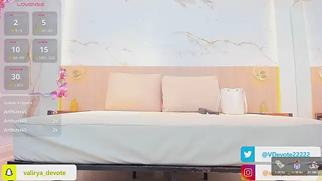 valirya_devote live sex cam