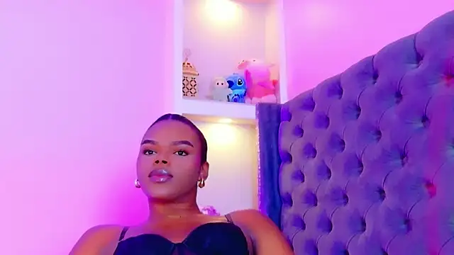 CamiEstrada live sex cam