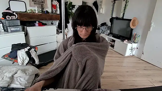 CeriseLapine live sex cam