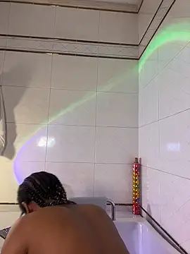 Maxim-Walker live sex cam