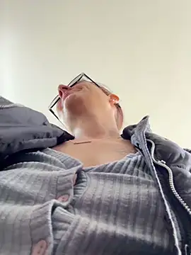 NataKitten live sex cam