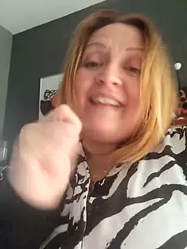 lady_charlyne live sex cam