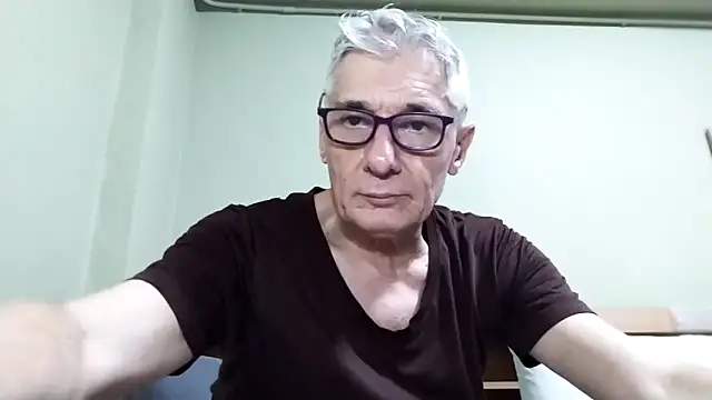 BIGUNCUTHARDCOCK live sex cam