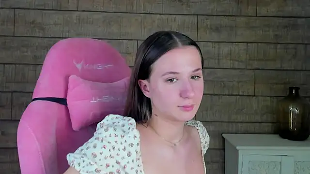 KristinaBellini live sex cam