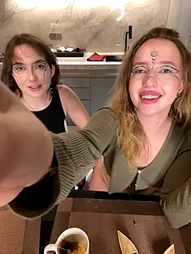 Nura_n_Sarah live sex cam