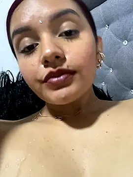 Melanyprada live sex cam